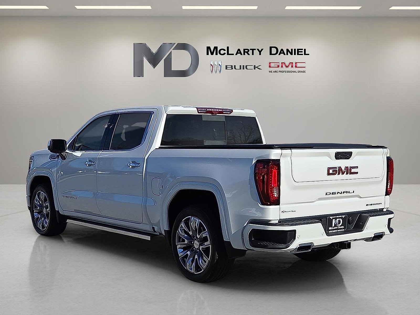 Used 2024 GMC Sierra 1500 Denali w/ Denali Reserve Package image 4