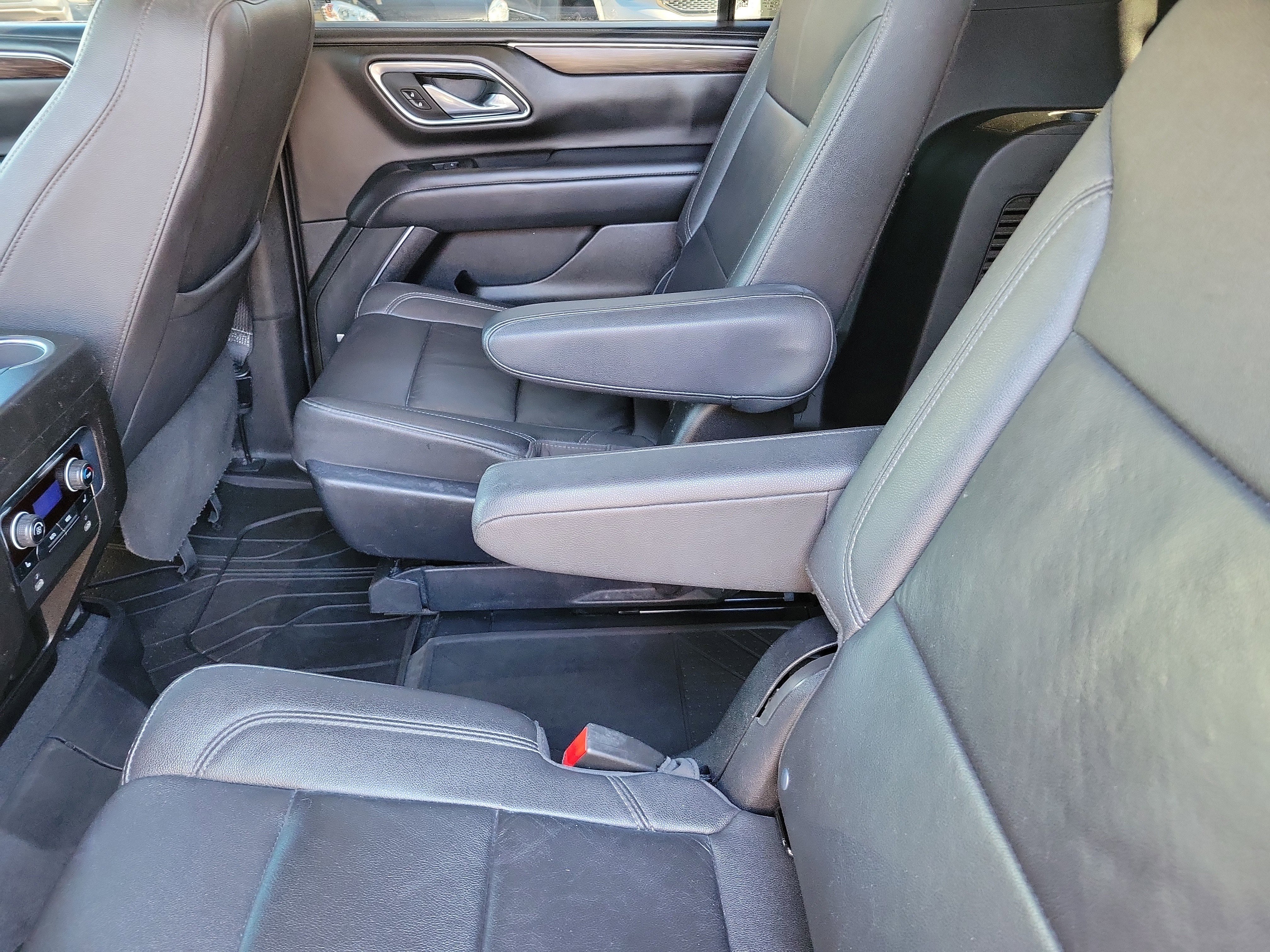 Used 2023 Chevrolet Suburban Z71 w/ Z71 Off-Road Package AWD/4WD image 6