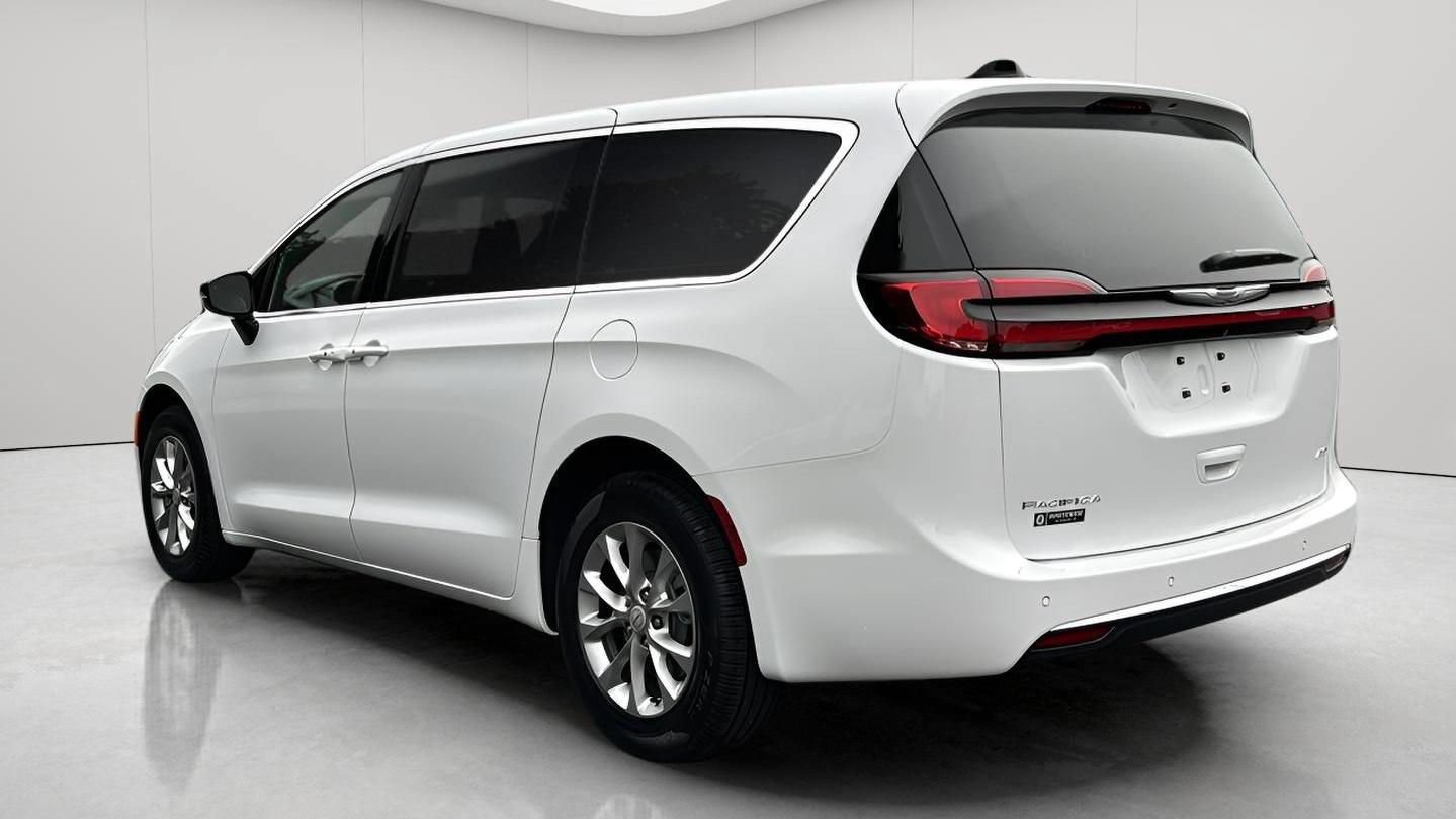 New 2025 Chrysler Pacifica Select AWD/4WD image 8