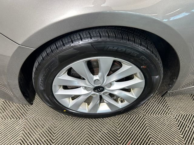 Used 2018 Kia Optima LX w/ 17" Alloy Wheels Package image 11
