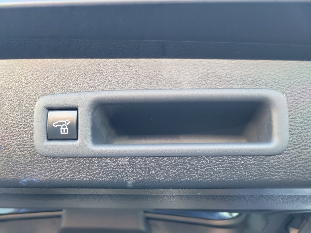 Used 2025 Toyota Sienna XLE w/ XLE Plus Package FWD image 12