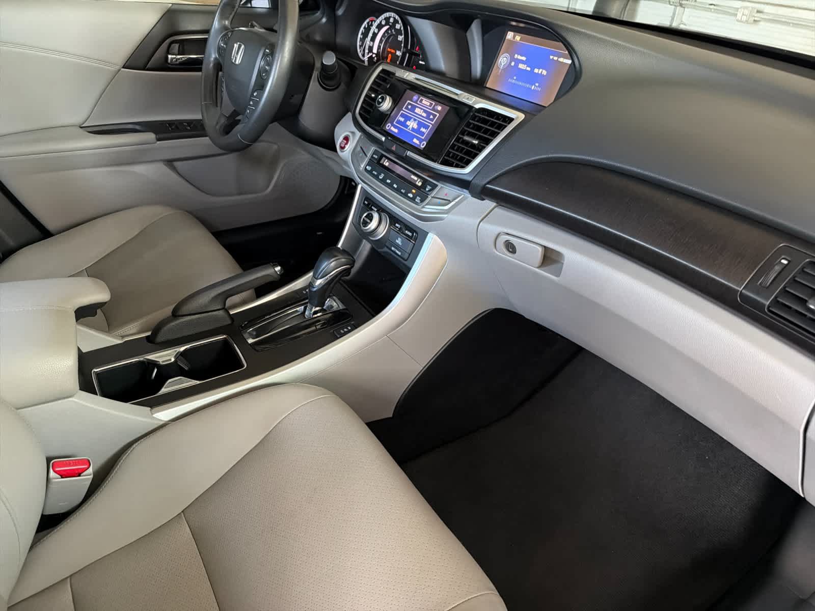 Used 2014 Honda Accord Touring image 16