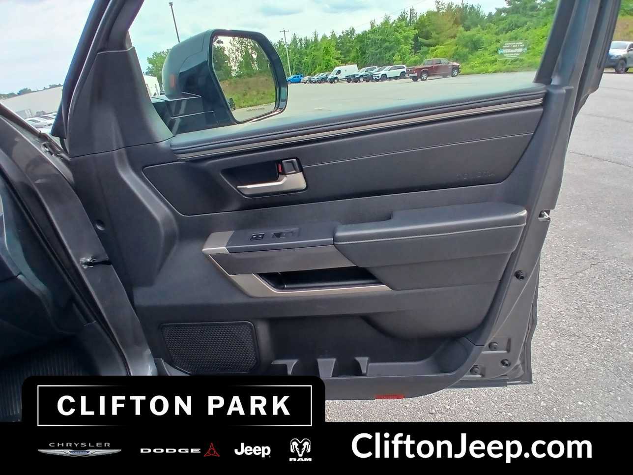 Used 2022 Toyota Tundra SR5 w/ SR5 Premium Package AWD/4WD image 16