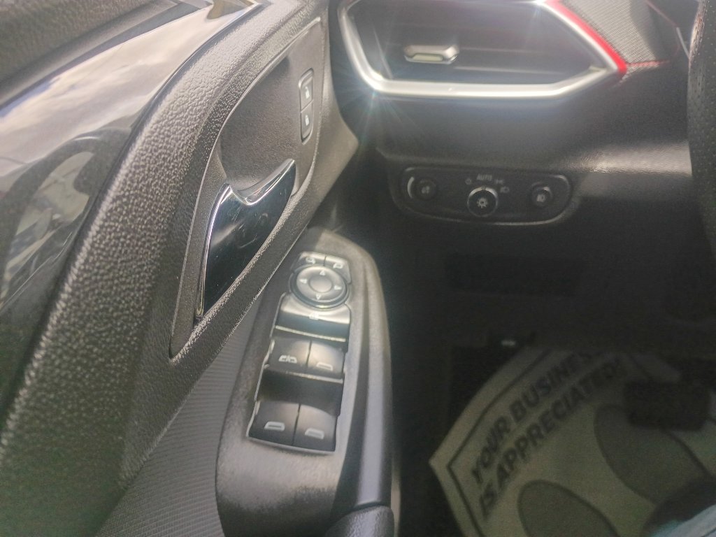 Used 2023 Chevrolet TrailBlazer RS w/ Sun and Liftgate Package AWD/4WD image 17