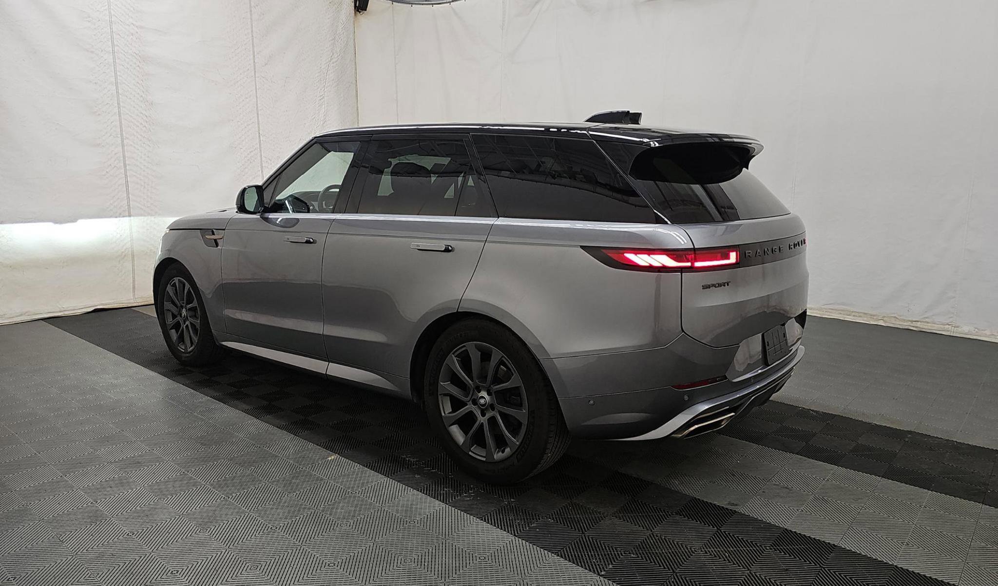 Used 2024 Land Rover Range Rover Sport Dynamic SE image 5