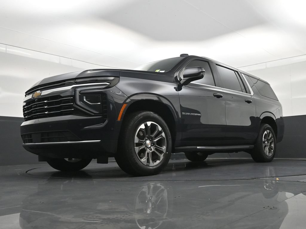 Used 2025 Chevrolet Suburban LT RWD image 25