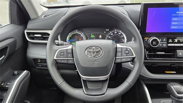 Certified 2024 Toyota Highlander XLE image 11