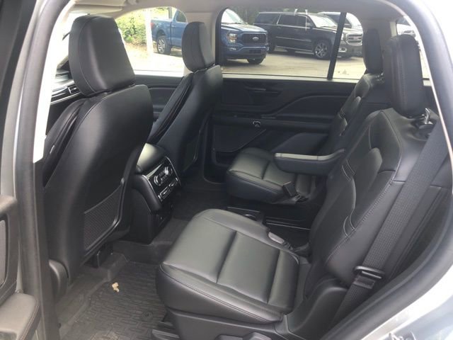 Used 2023 Lincoln Aviator AWD w/ Premium Package image 7