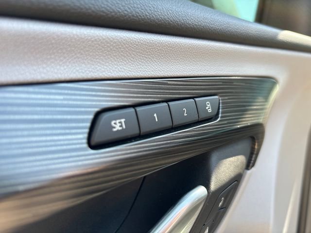 Used 2024 GMC Terrain SLT image 33