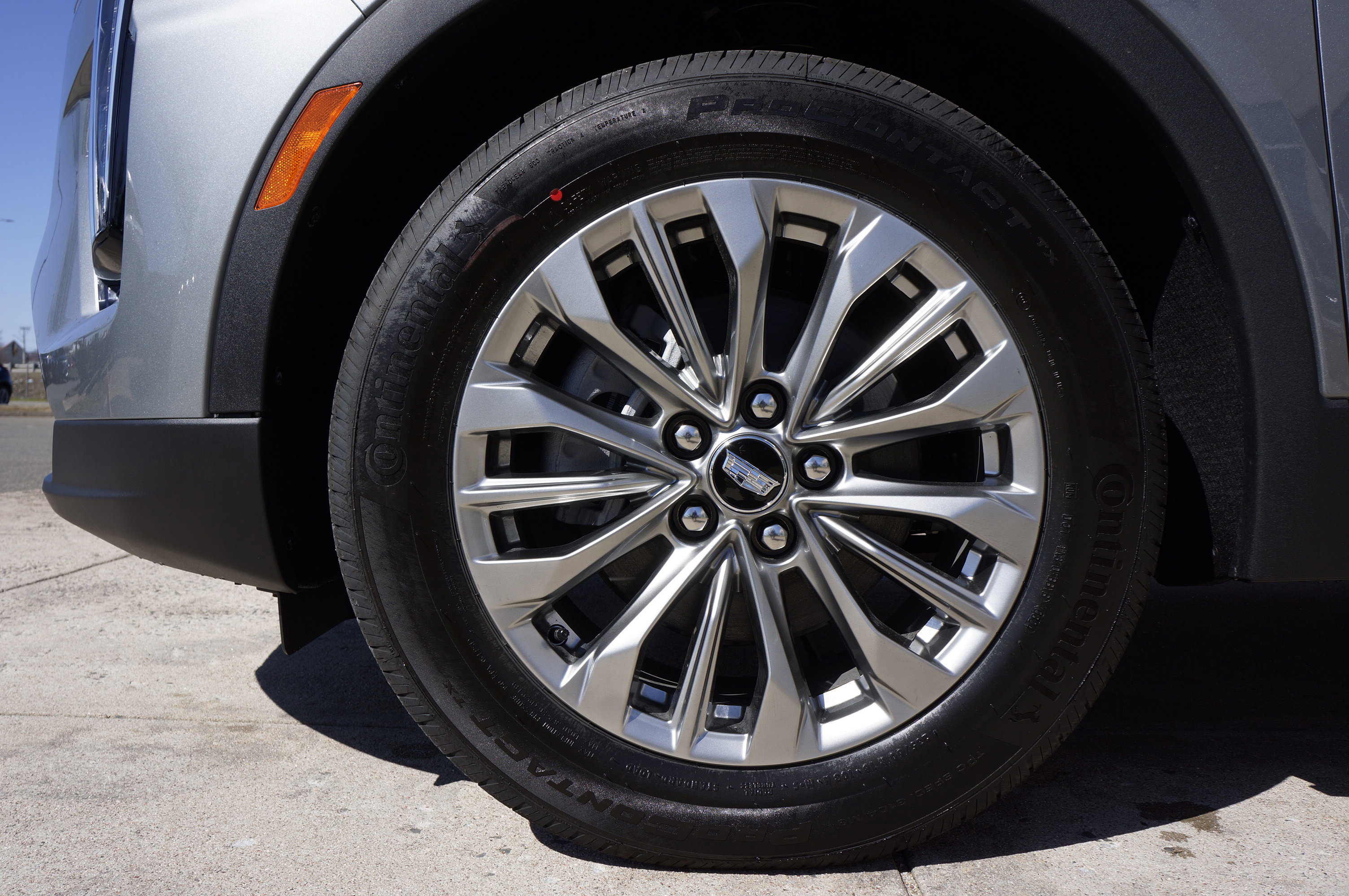 Used 2025 Cadillac XT4 Premium Luxury image 17