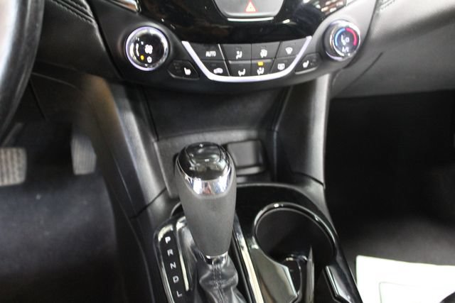 Used 2019 Chevrolet Cruze Premier FWD image 20