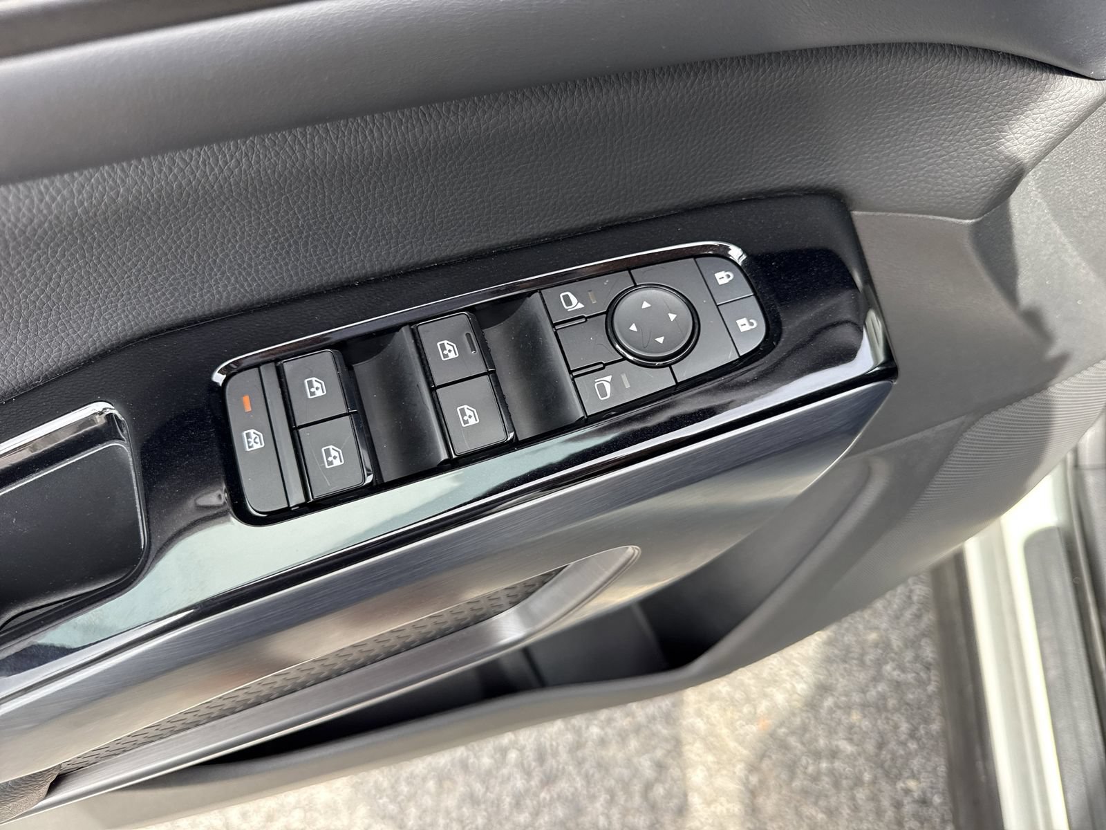 Used 2023 Nissan Pathfinder SL w/ SL Premium Package AWD/4WD image 16