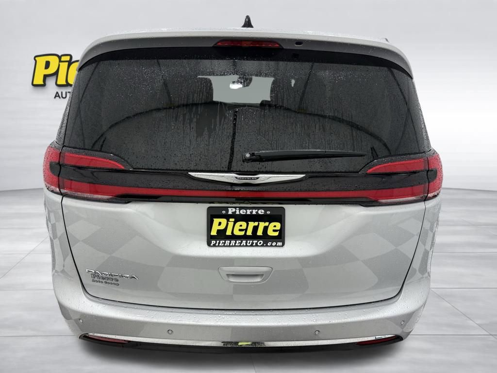 Used 2024 Chrysler Pacifica Touring-L video 3