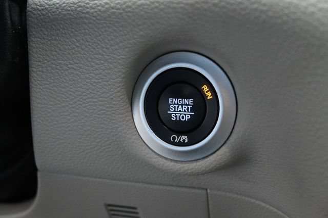 Used 2023 Chrysler Pacifica Touring-L FWD image 23