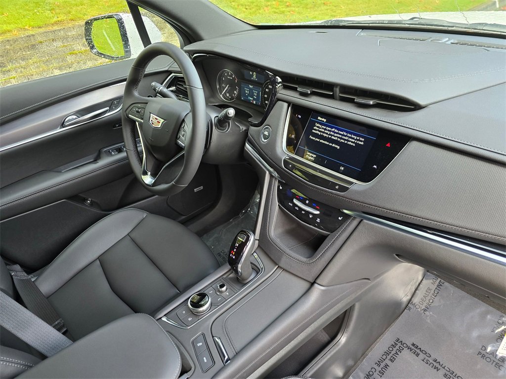 New 2025 Cadillac XT6 Luxury image 12