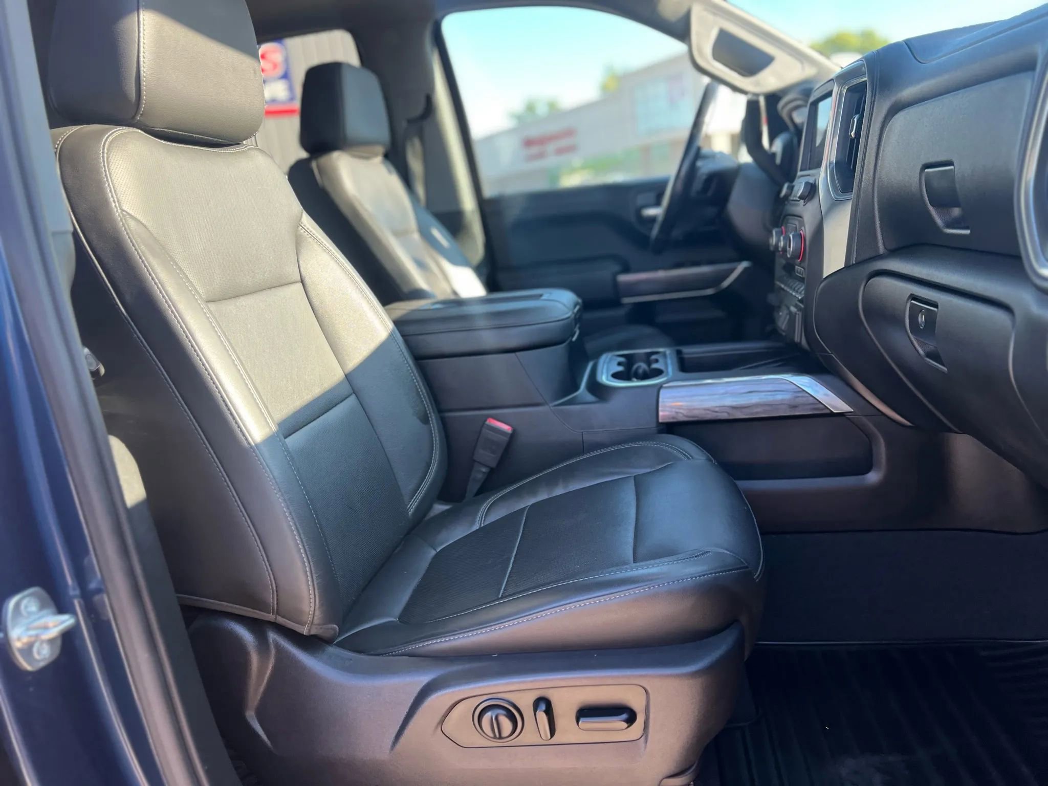 Used 2019 Chevrolet Silverado 1500 LTZ image 26