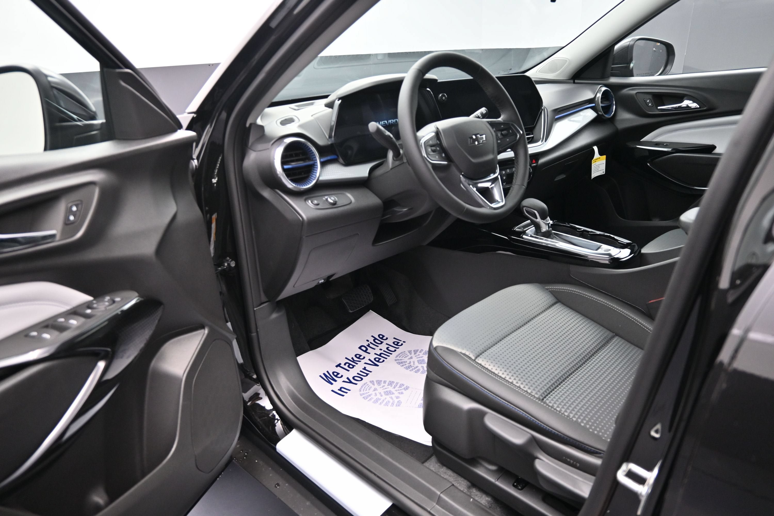 New 2026 Chevrolet Trax LT w/ Sunroof Package FWD image 10