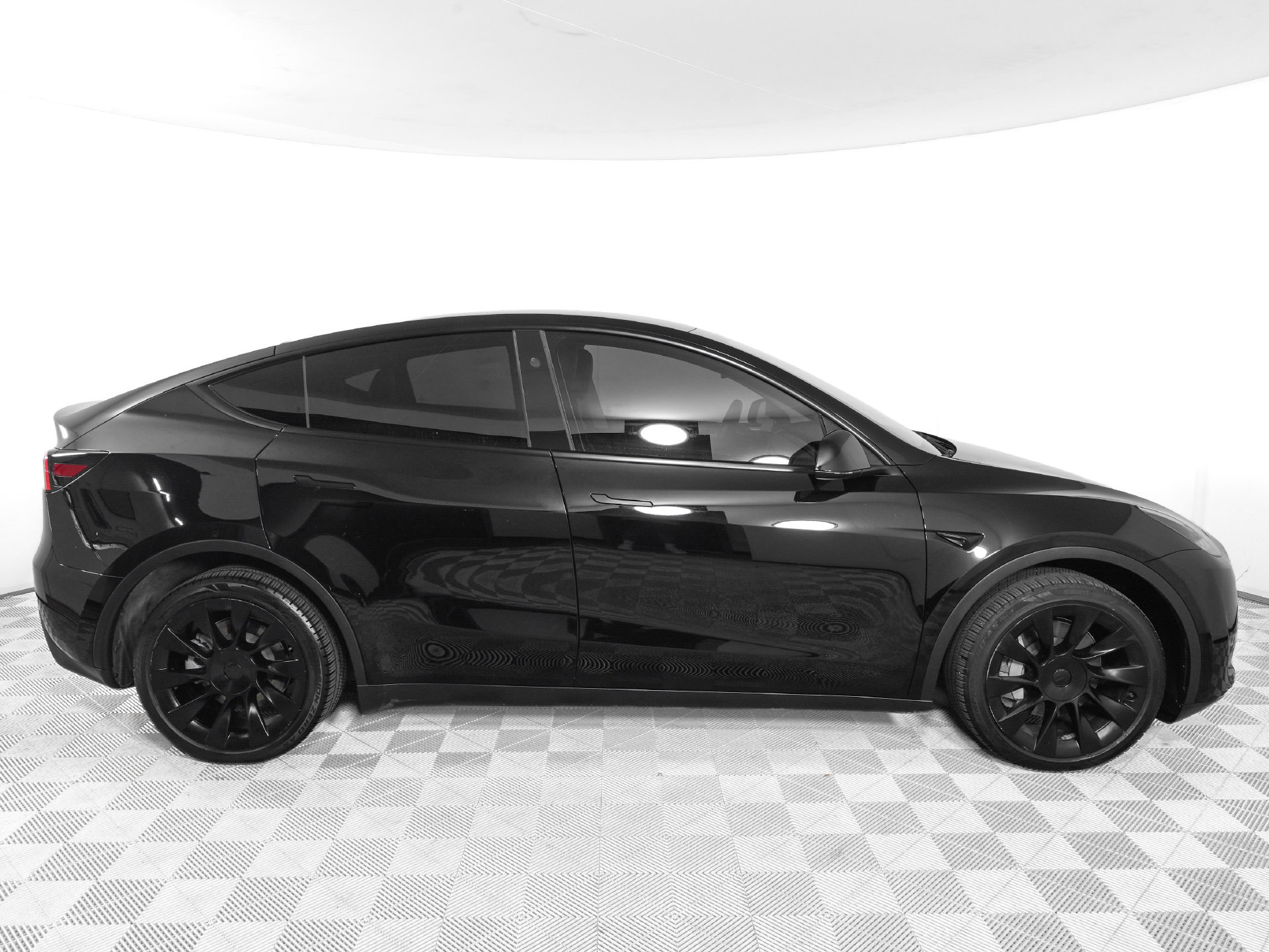 Used 2023 Tesla Model Y Long Range AWD/4WD image 4