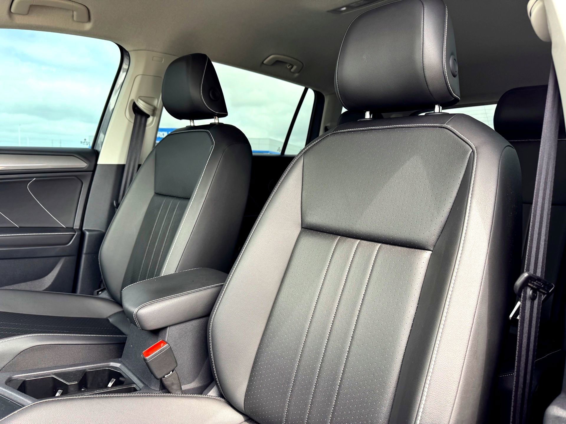 Used 2024 Volkswagen Tiguan SE FWD image 13