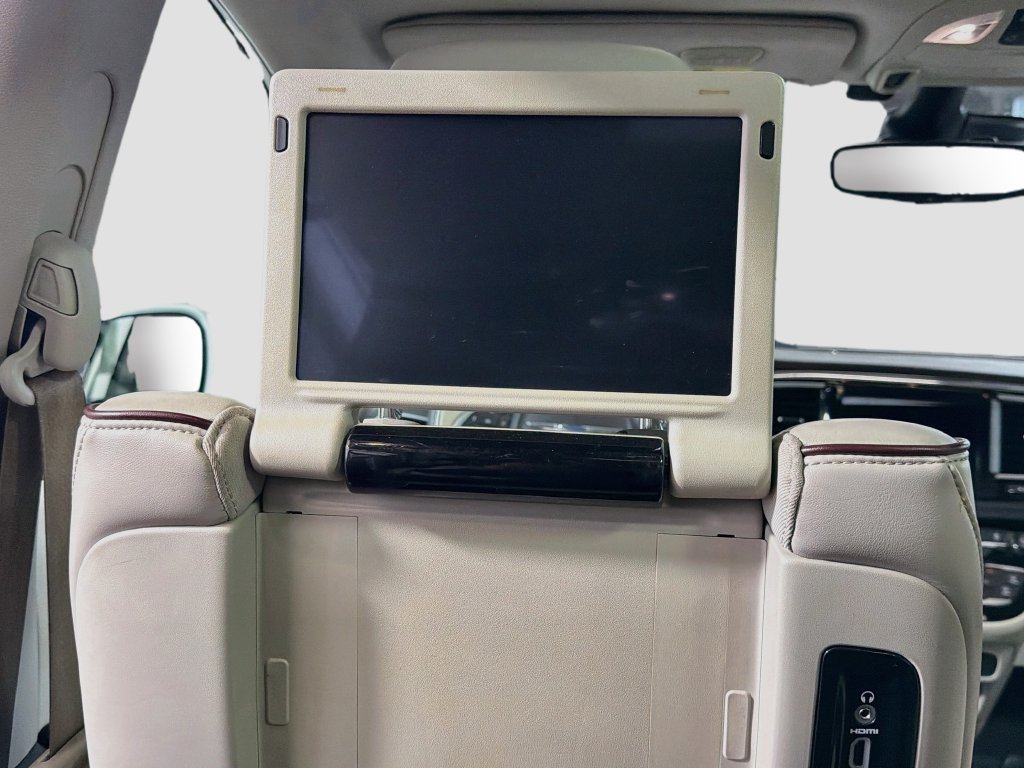 Used 2017 Chrysler Pacifica Limited w/ UConnect Theater Package FWD image 28