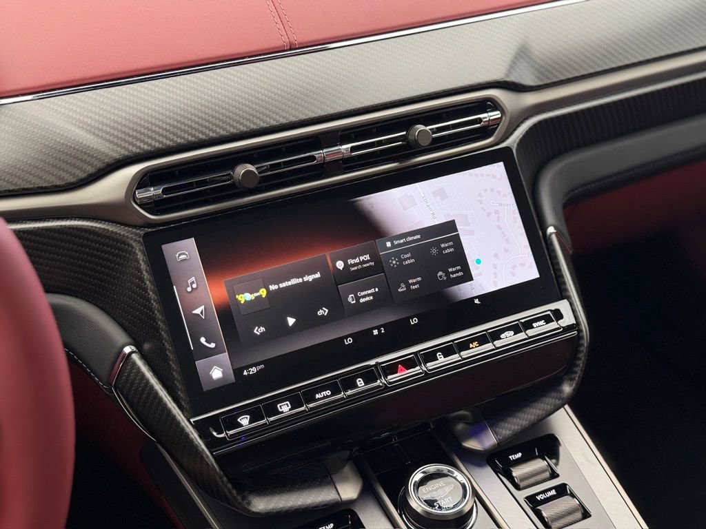 Used 2025 Aston Martin Vanquish image 10