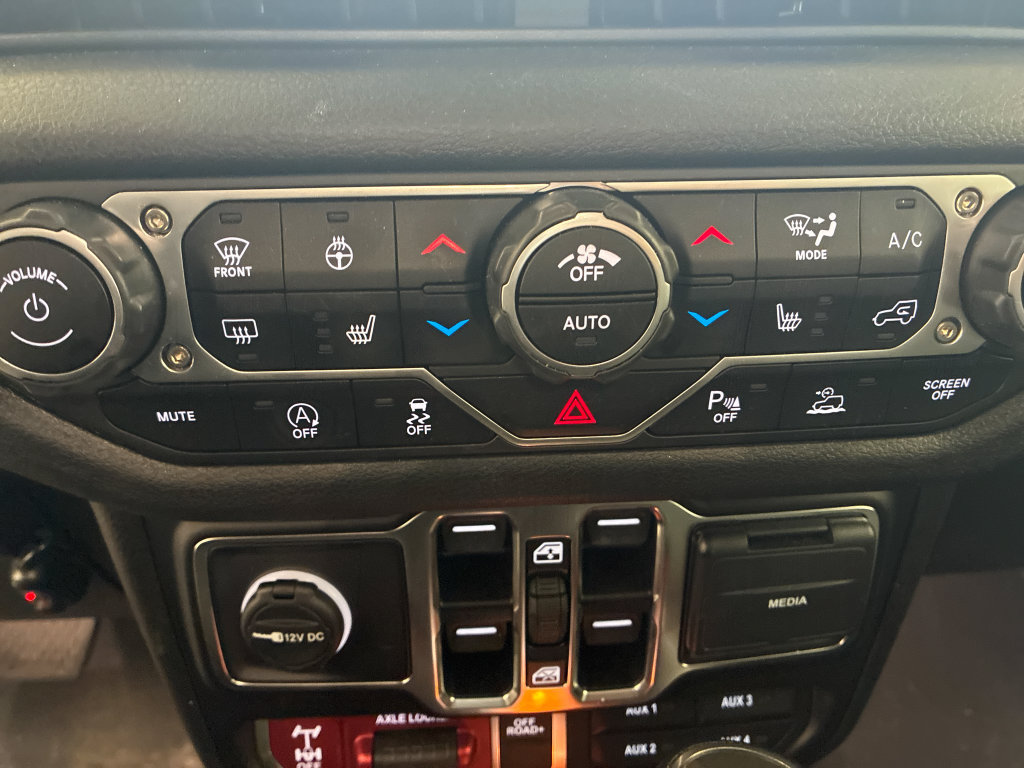 Used 2025 Jeep Gladiator Sport AWD/4WD image 18