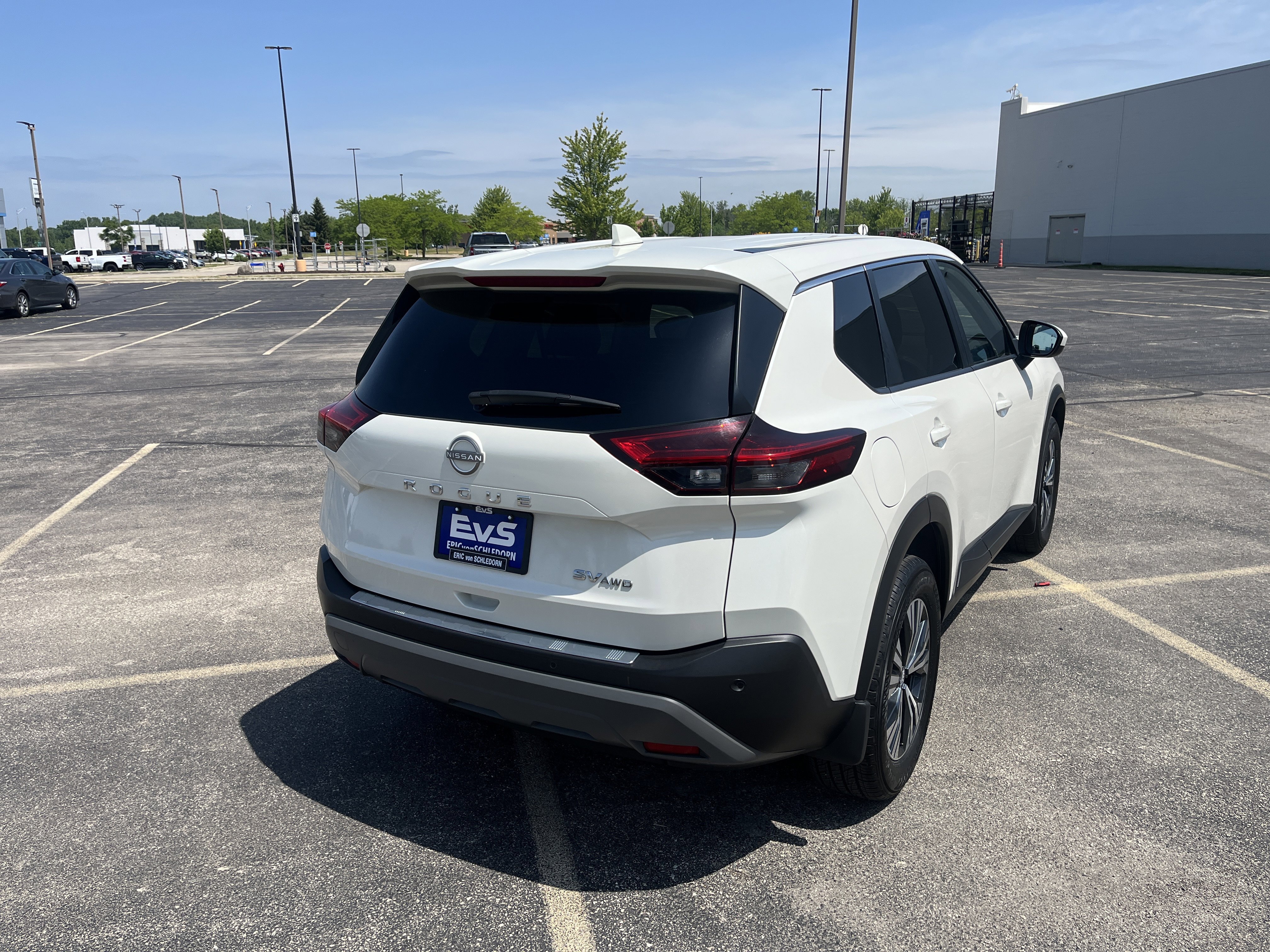 Used 2023 Nissan Rogue SV AWD/4WD image 6