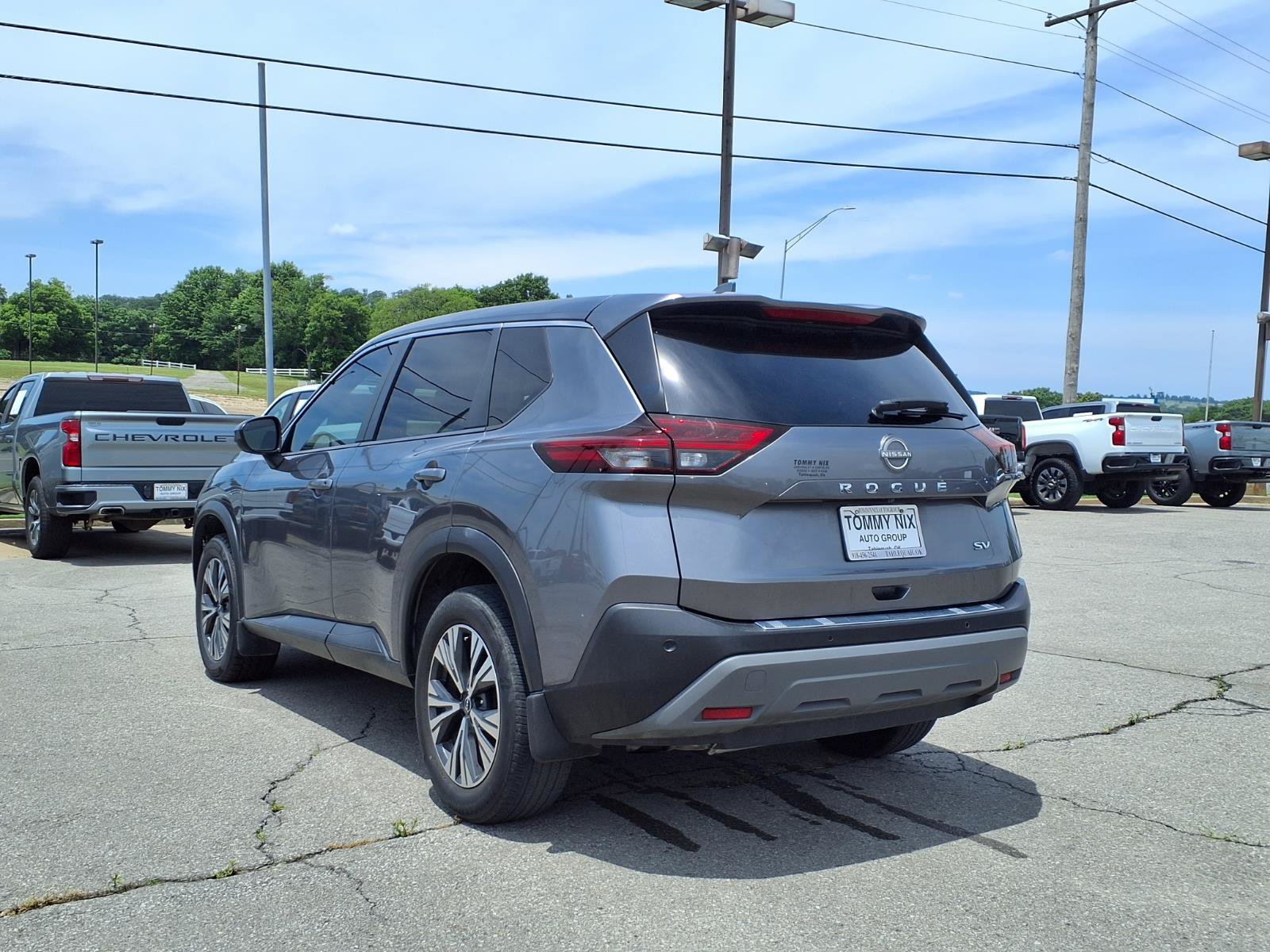 Used 2023 Nissan Rogue SV FWD image 2