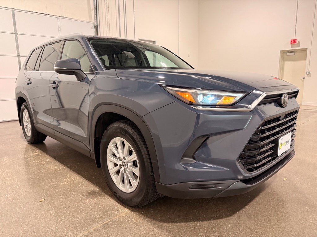 Used 2024 Toyota Grand Highlander AWD image 3