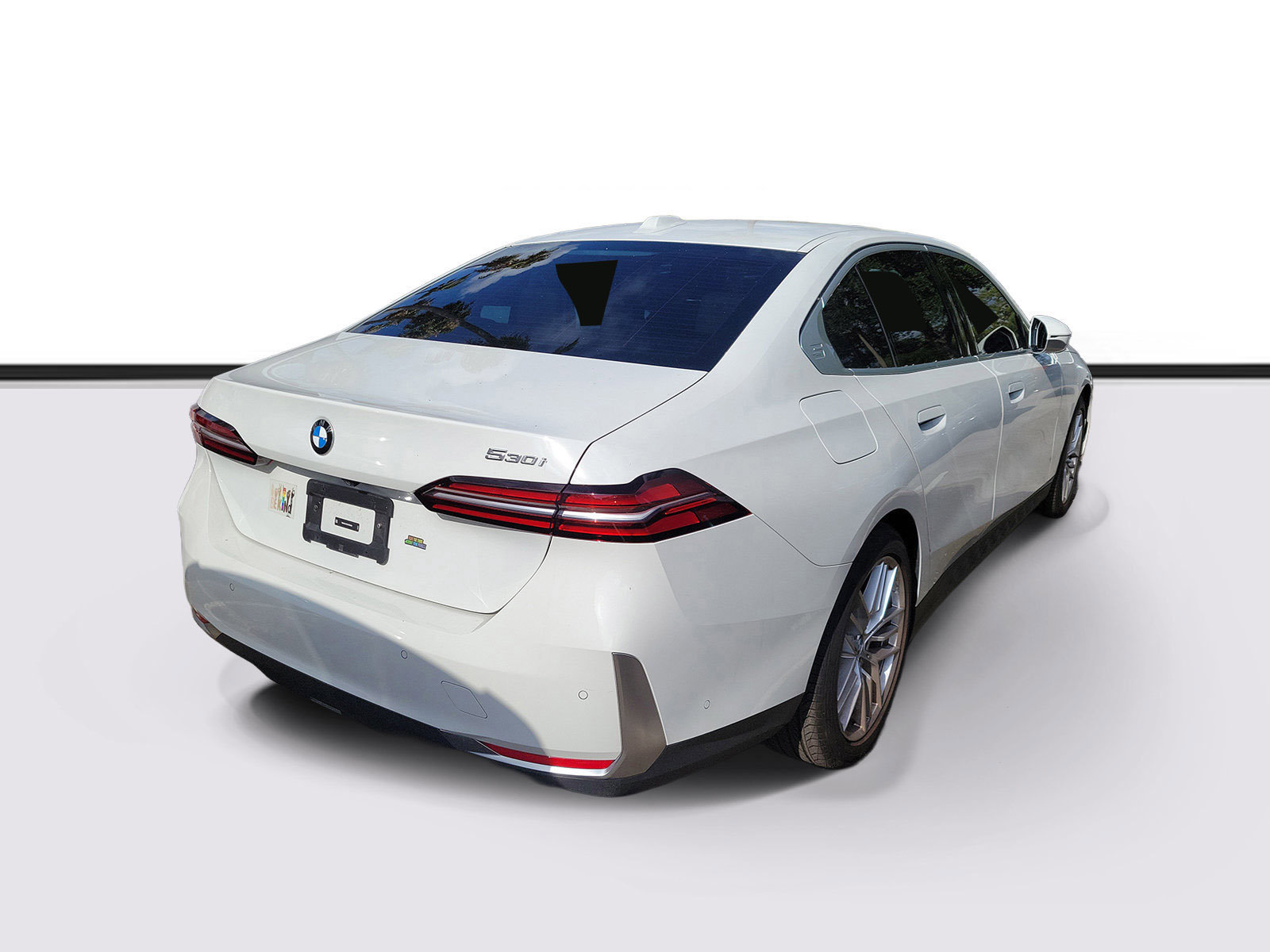Used 2024 BMW 530i w/ Convenience Package RWD image 4
