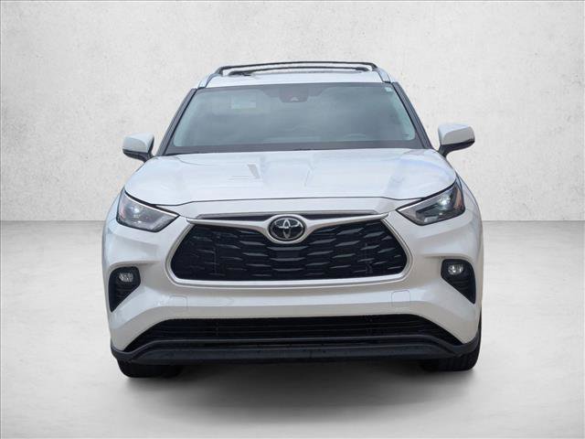 Used 2023 Toyota Highlander XLE image 2