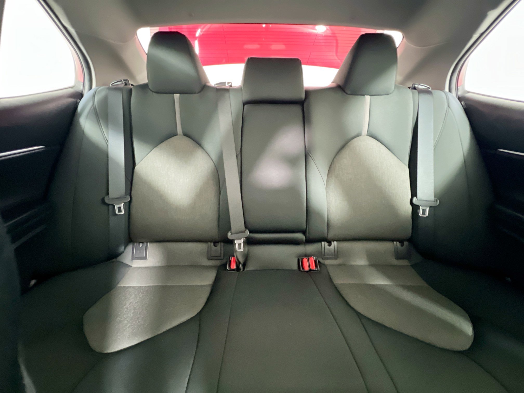 Used 2021 Toyota Camry LE FWD image 32