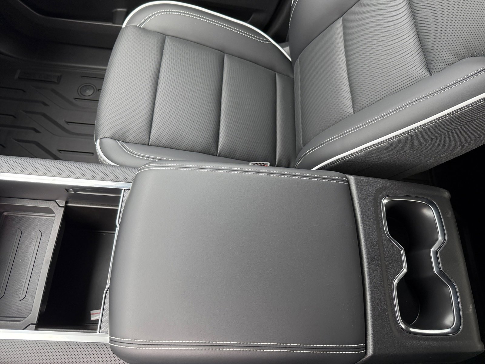 New 2026 GMC Sierra EV Elevation w/ LPO, Elevation Dark Package image 14