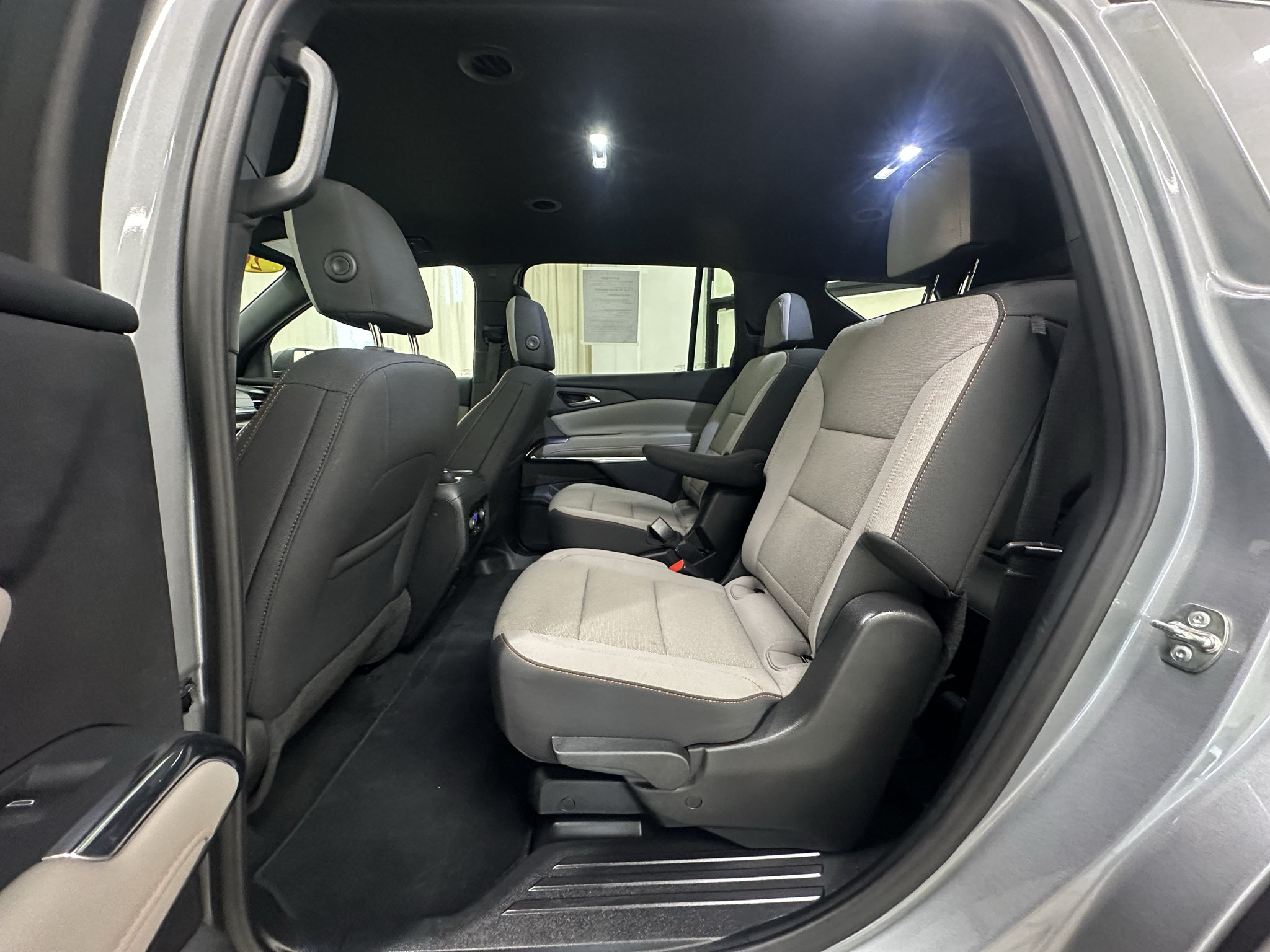 Certified 2026 Chevrolet Traverse LT w/ Driver Confidence Package FWD image 12