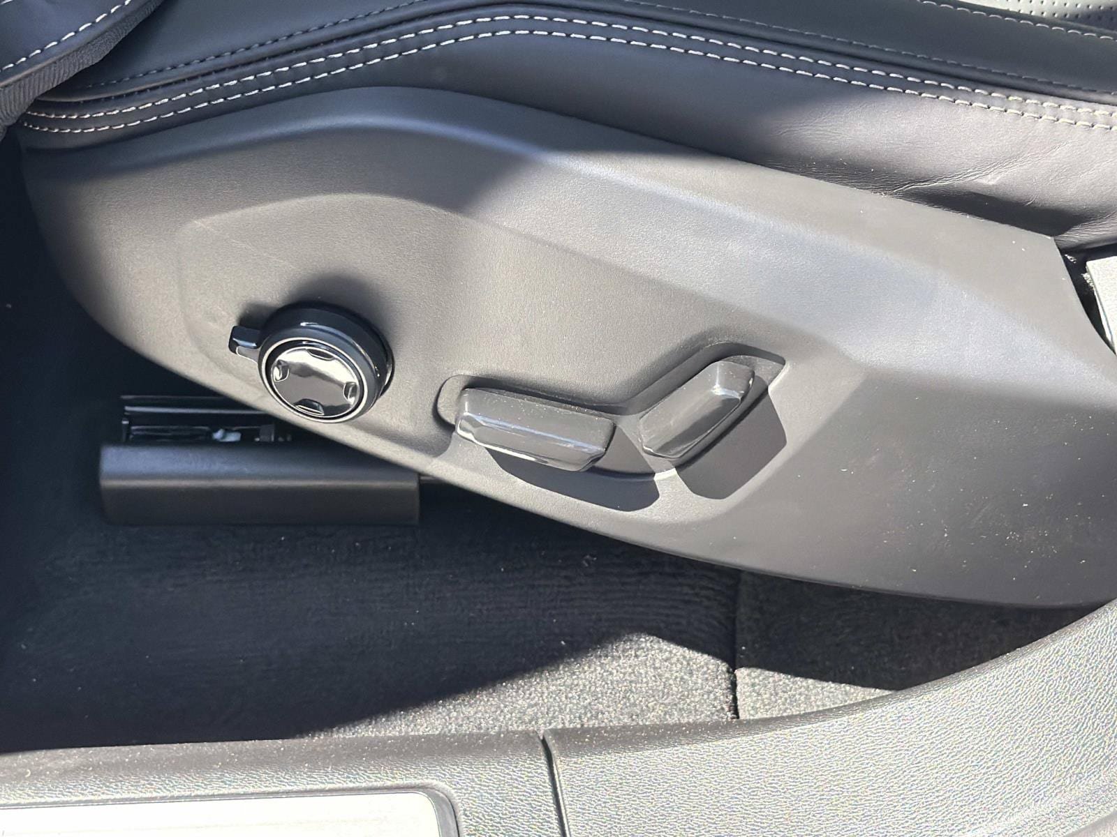 New 2027 Volvo XC60 B5 Ultra AWD/4WD image 14