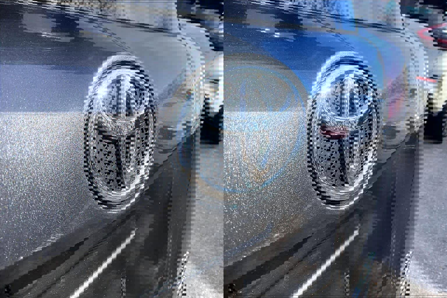 Used 2018 Toyota RAV4 LE w/ All Weather Liner Package image 29