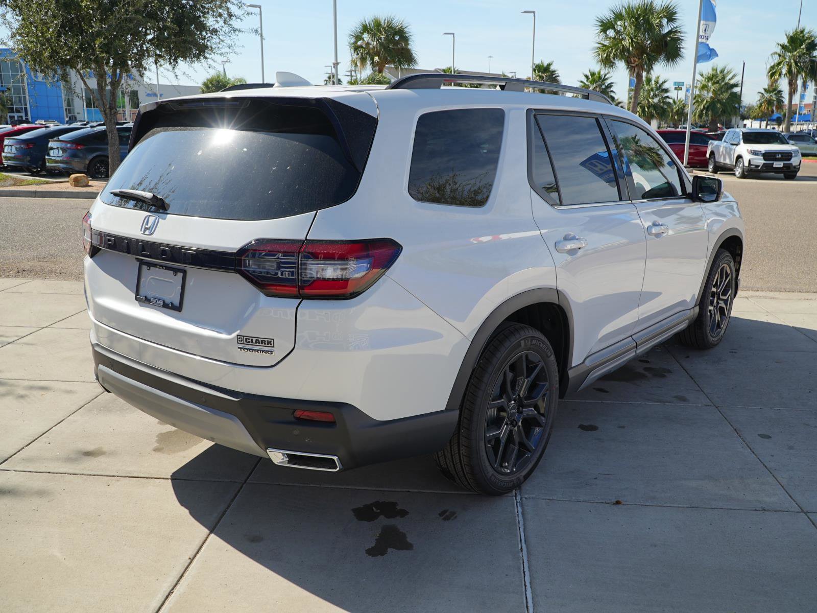 New 2025 Honda Pilot Touring image 5