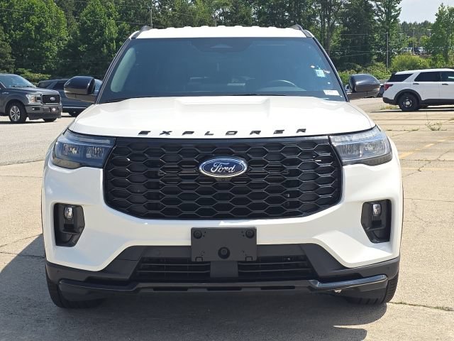Used 2025 Ford Explorer ST-Line w/ ST-Line Street Pack AWD/4WD image 8