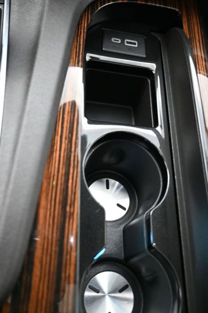 Used 2024 Cadillac Escalade Premium Luxury w/ Performance Package image 16