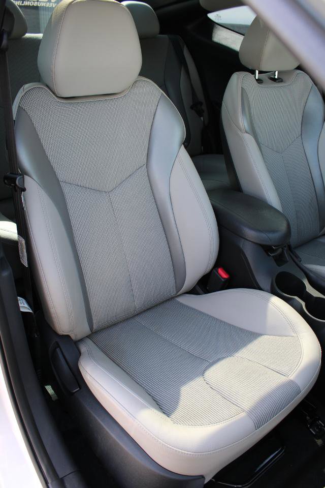 Used 2012 Hyundai Veloster w/ Style Pkg image 14