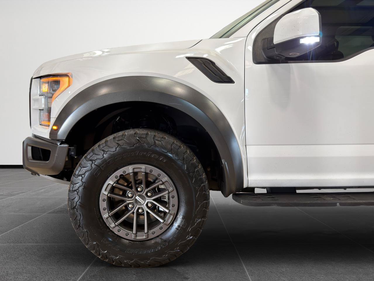 Used 2020 Ford F150 Raptor w/ Equipment Group 802A Luxury AWD/4WD image 3