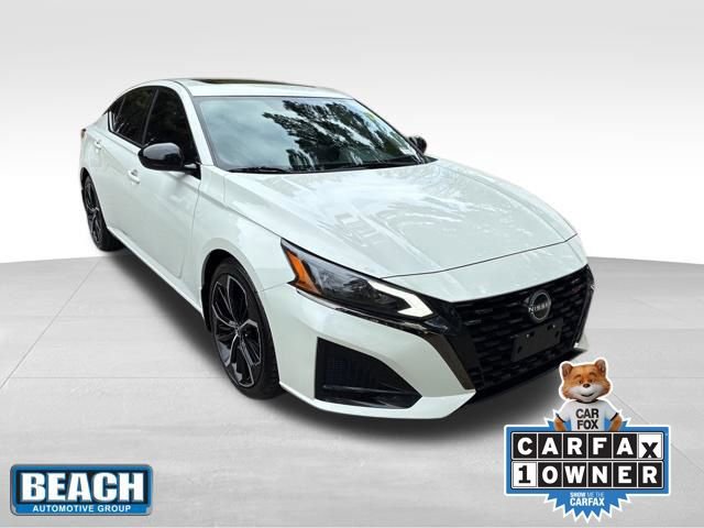 Used 2023 Nissan Altima 2.5 SR w/ SR Premium Package image 1