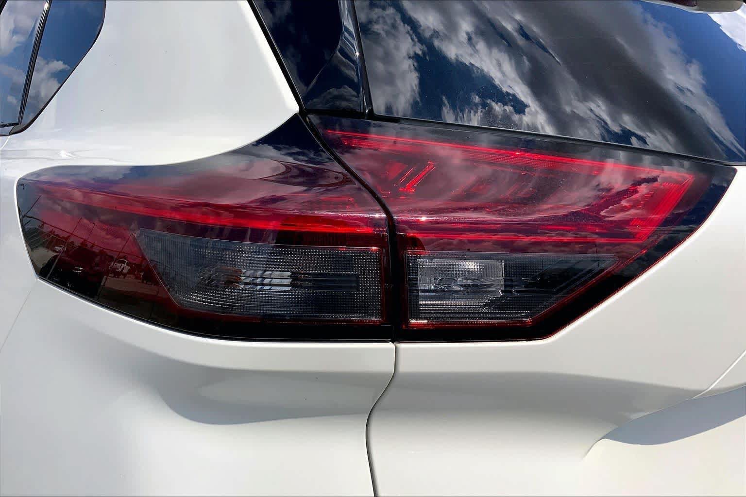 Used 2022 Nissan Rogue SL FWD image 28