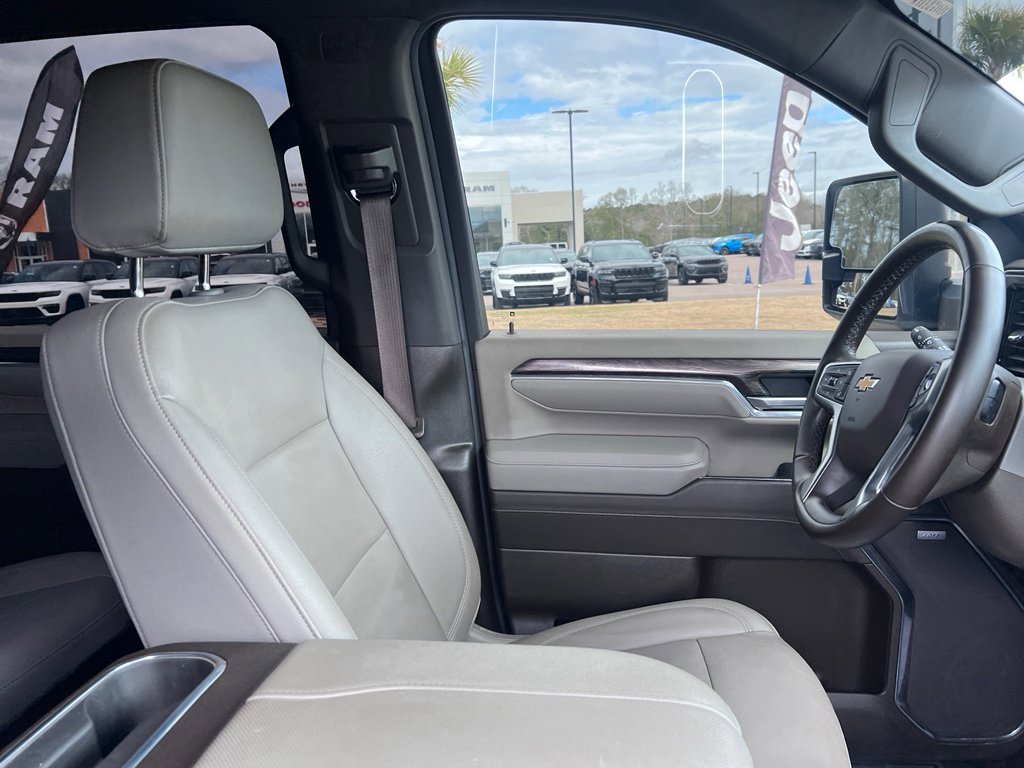 Used 2024 Chevrolet Silverado 3500 LTZ w/ LTZ Plus Package image 17