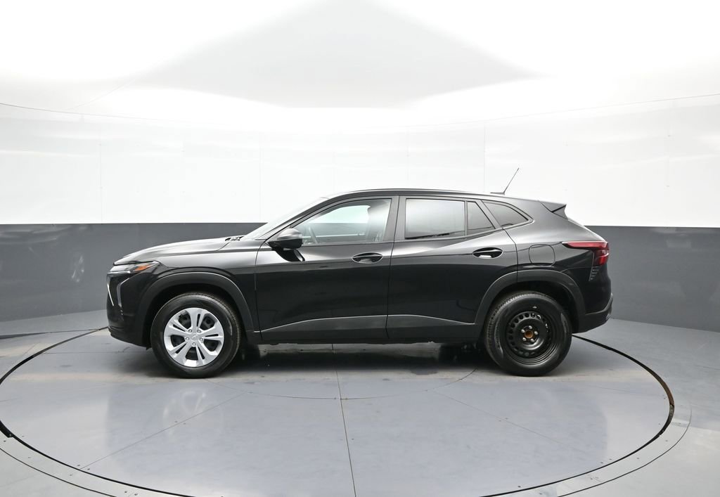 Used 2024 Chevrolet Trax LS w/ Driver Confidence Package image 9