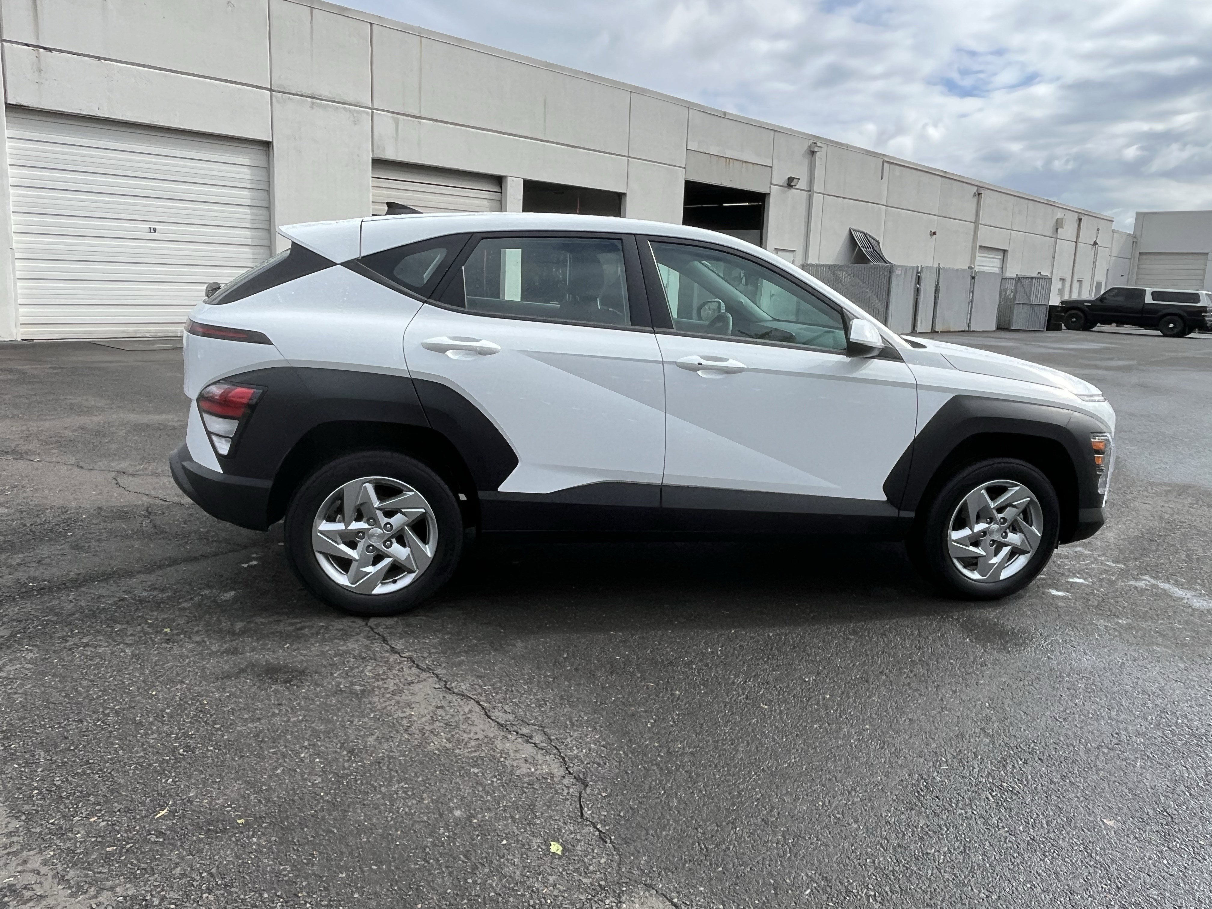 Used 2024 Hyundai Kona SE image 6