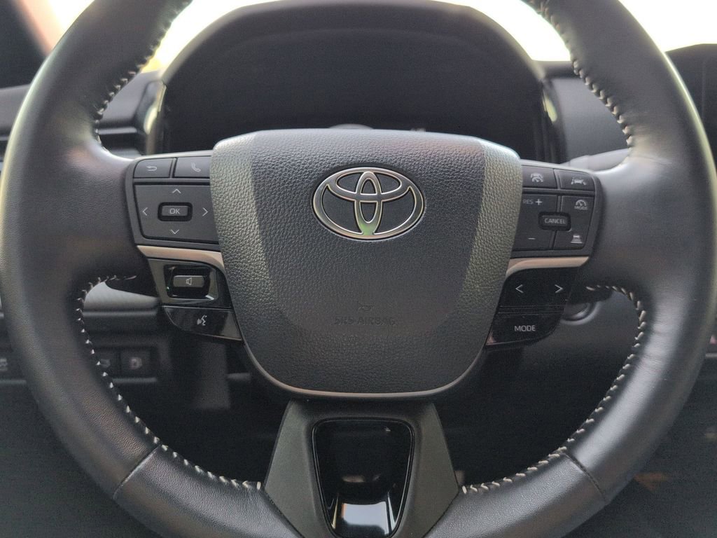 Used 2025 Toyota Camry SE image 20