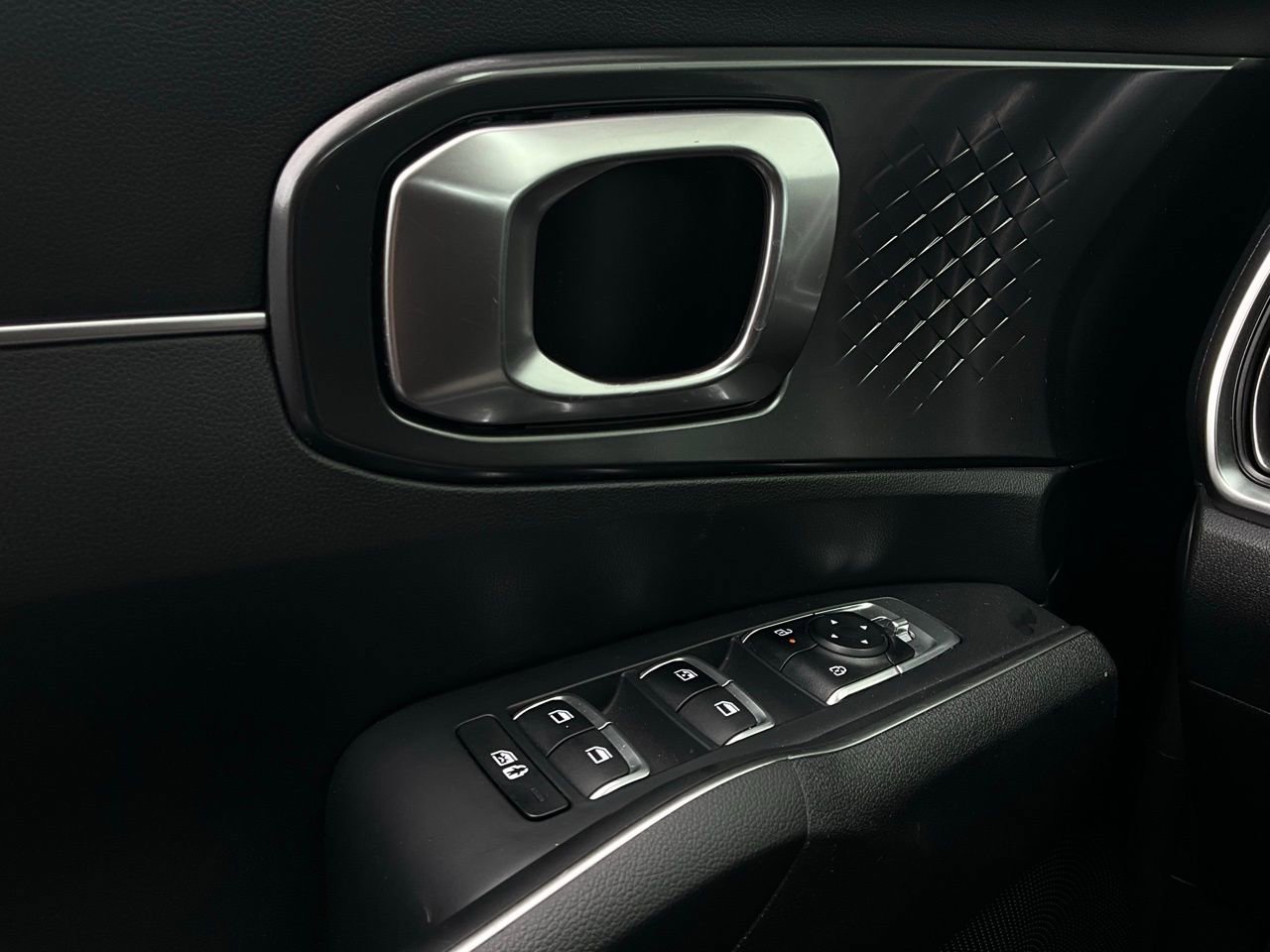 Used 2024 Kia Sorento S image 22