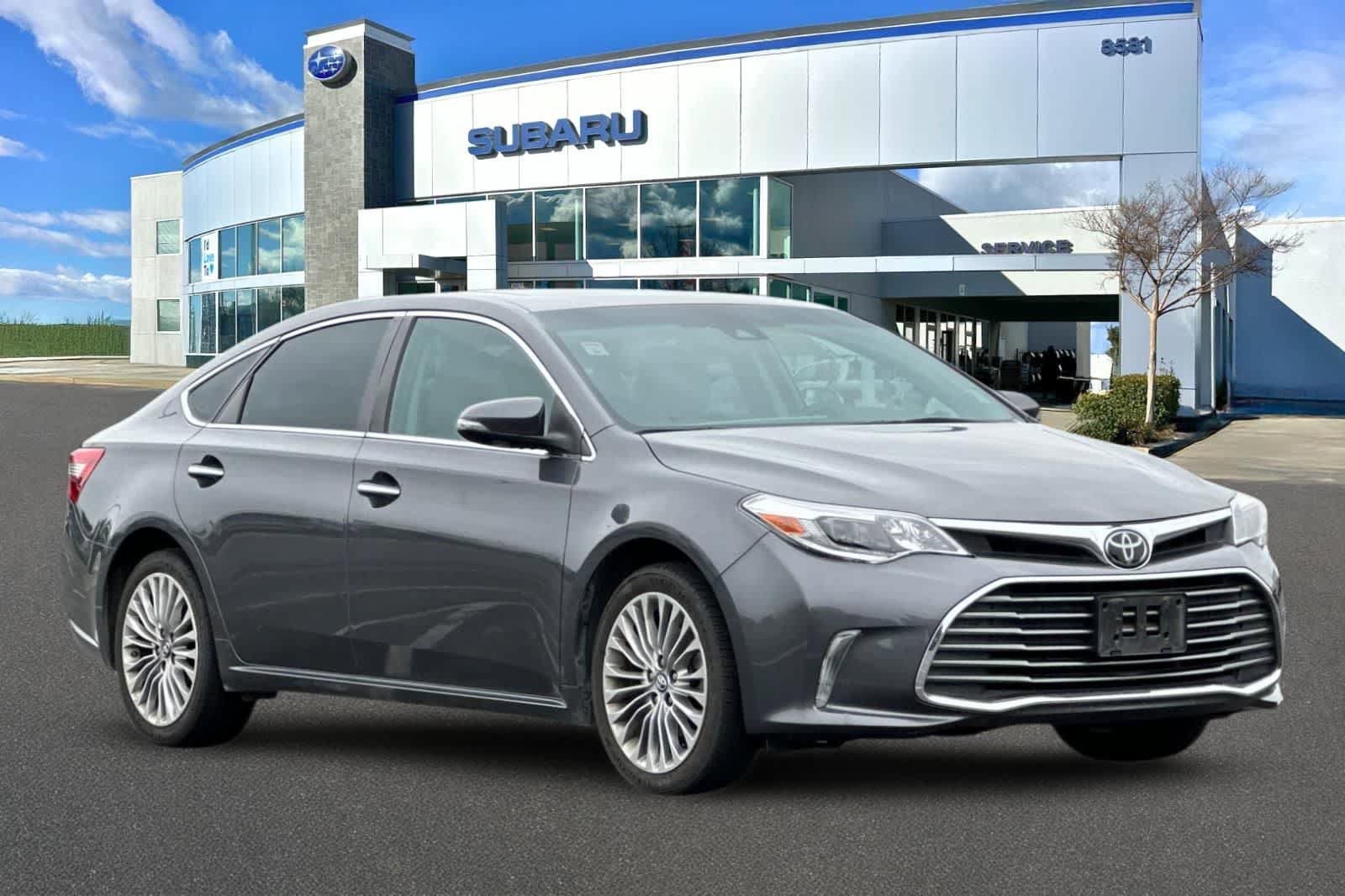 Used 2018 Toyota Avalon Limited w/ Carpet Mat Package FWD image 5