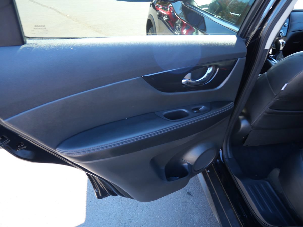 Used 2019 Nissan Rogue SL AWD/4WD image 16